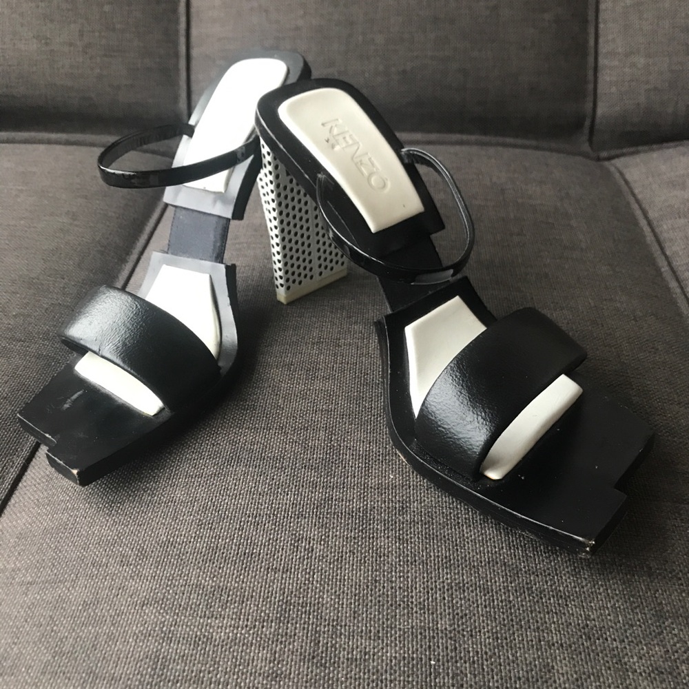 Kenzo strappy black  white sandals 39